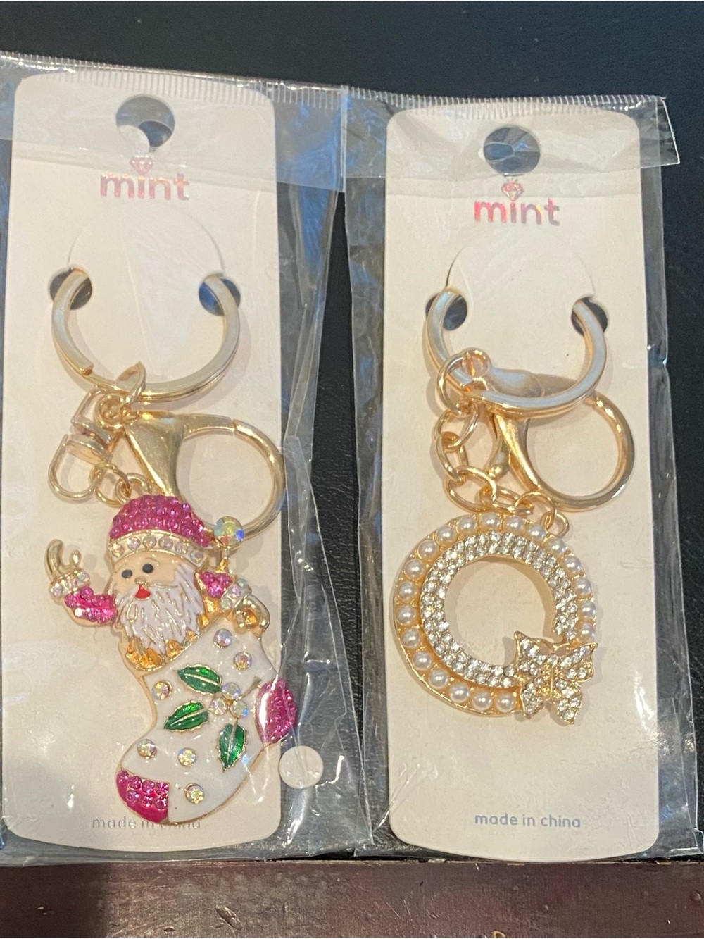 🎉🎉 5/$15 Gold-Tone Santa Stocking & Wreath Keychain Duo